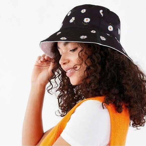 NWT Reversible Alice & Olivia Bucket Hat - Picture 2 of 7